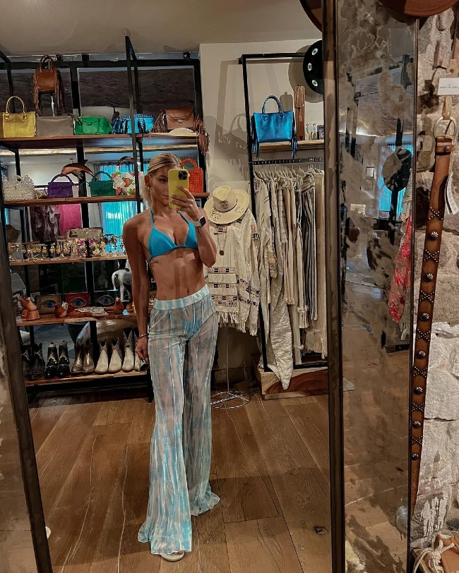 Irina Baeva La Chica Del Bikini Azul De Visita En San Miguel De