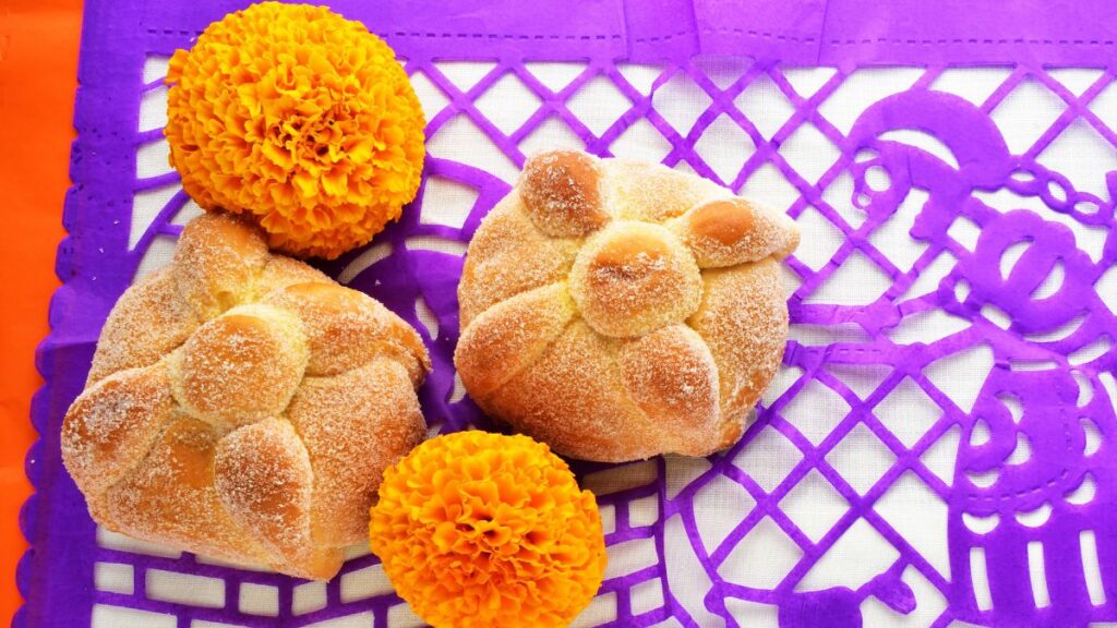 Qué significa el pan de muerto en el altar? Tipos y origen | Unión  Guanajuato